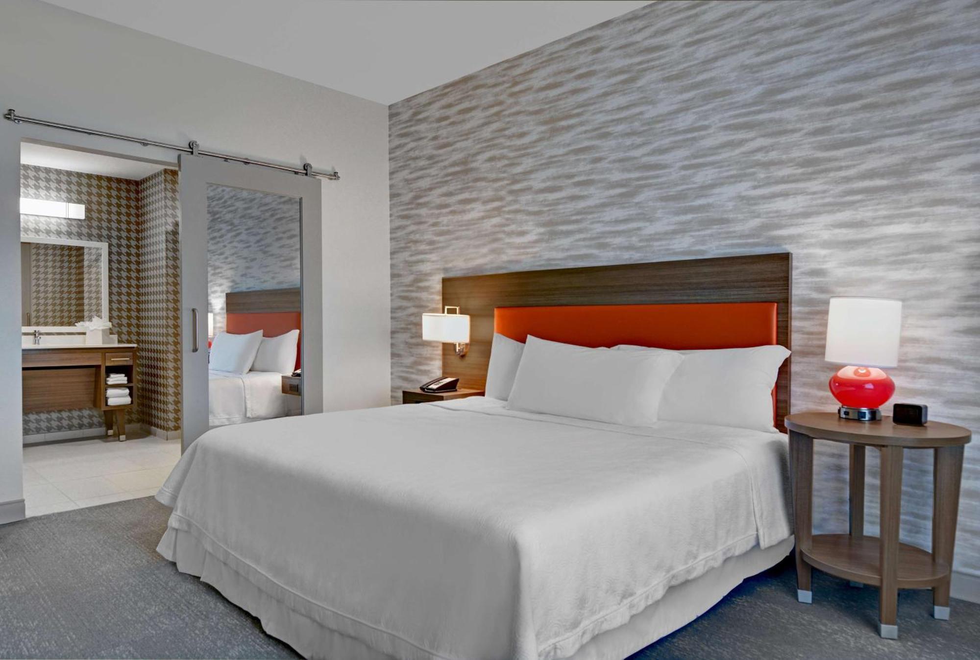 King Suite - Mobility Access/Non-Smoking